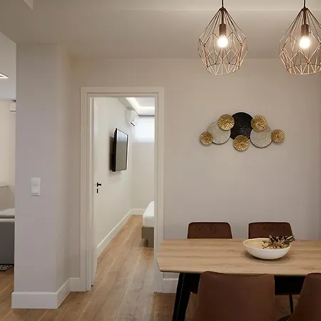 & Comfy 2mins Walking From Metro Apartment *